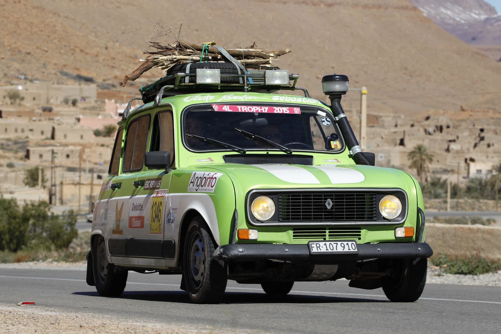 The Renault 4 loaded with wood, on the road