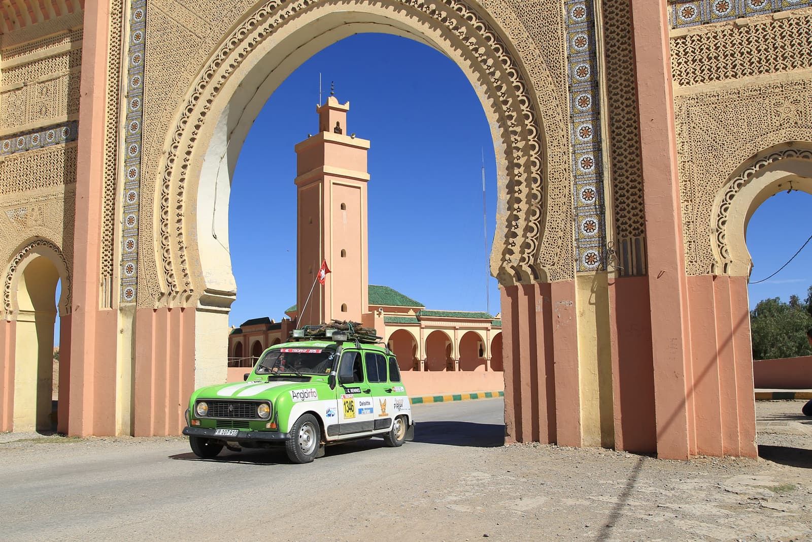 The Renault 4 in front of a monumental gate