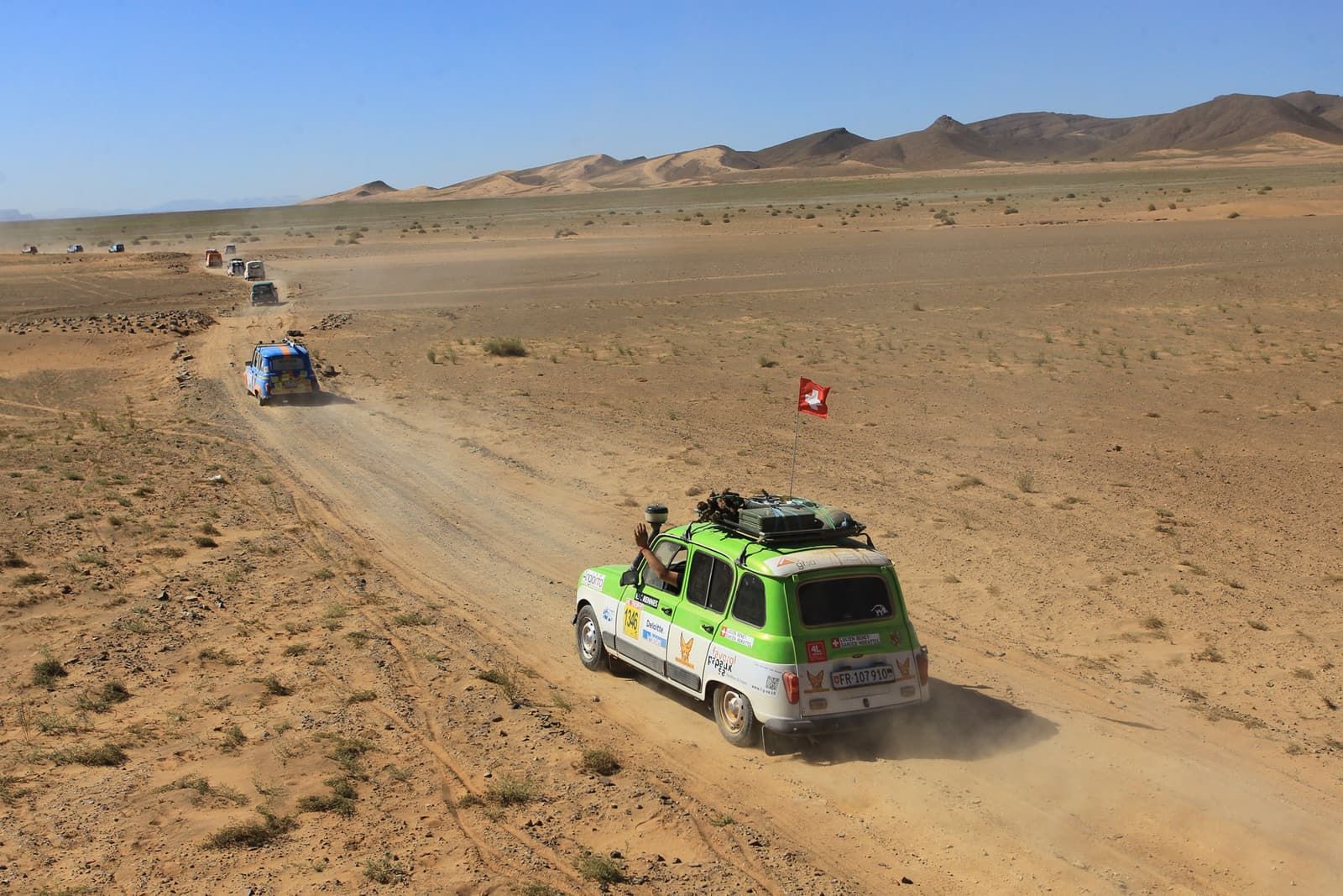 The Renault 4 on a dirt track, followed by other crews