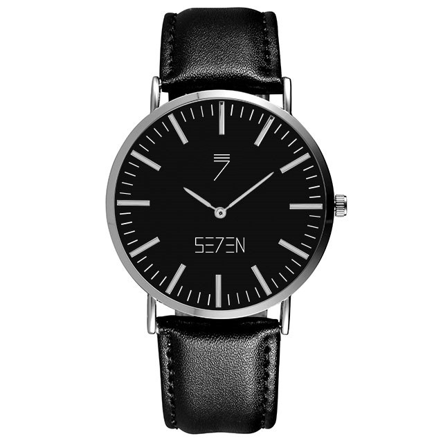 Le logo Seven sur un cadran de montre